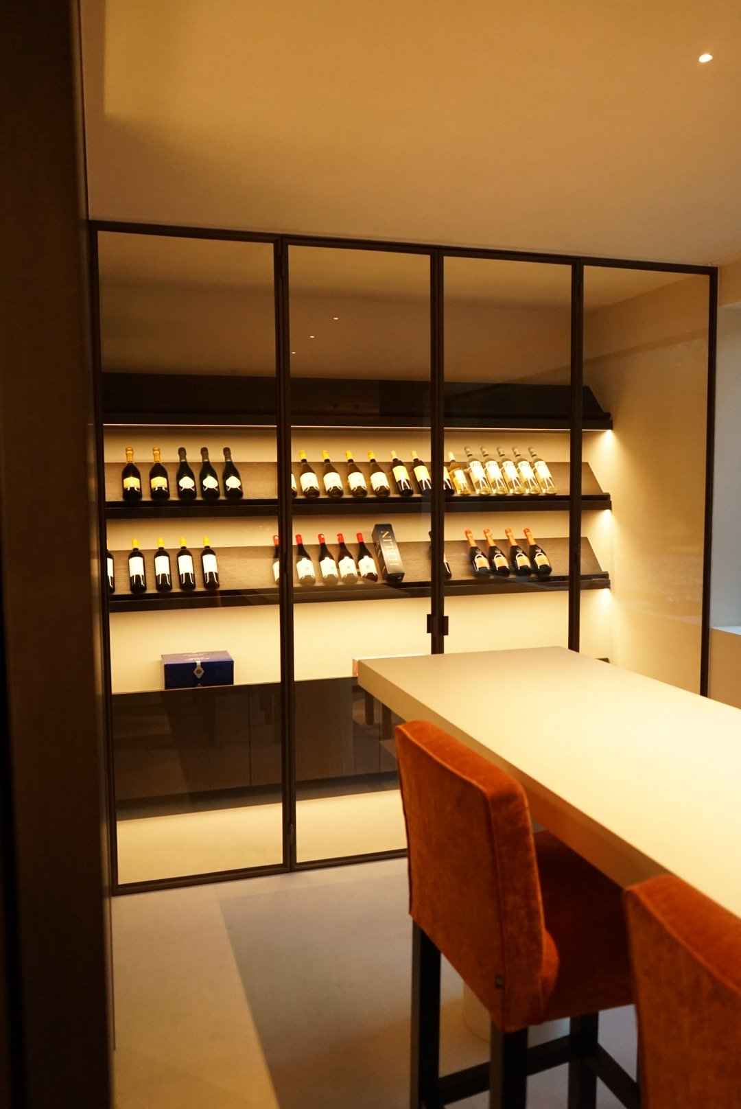 Kastdeuren en wijnkasten